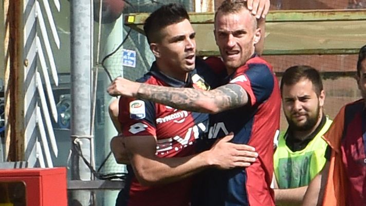 GENOA, GE - MAY 21:  Giovanni Simeone and Luca Rigoni of Genoa celebrate after the 2-0 goal during the Serie A match between Genoa CFC and FC Torino at Stadio Luigi Ferraris on May 21, 2017 in Genoa, Italy.  (Photo by Paolo Rattini/Getty Images) 