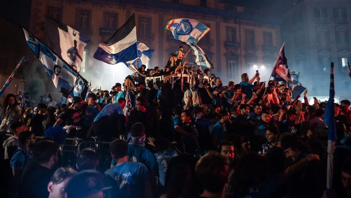 NAPLES, ITALY - MAY 04: Napoli fans celebrate after winning the Serie A championship on May 04, 2023 in Naples, Italy. SSC Napoli are Champions of Italy after thirty three years; the last time they obtained the trophy, Diego Armando Maradona led the team. The victory of the third Scudetto comes for the team coached by Luciano Spalletti, obtaining 1 point away at the Friuli stadium against Udinese. (Photo by Ivan Romano/Getty Images) Juve fuenrale