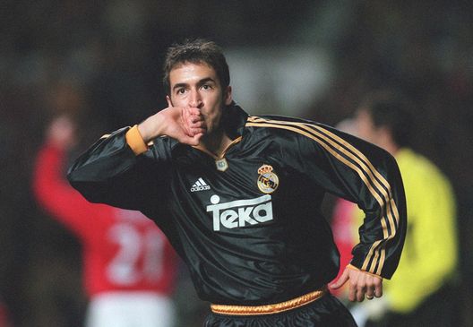 MANCHESTER, UNITED KINGDOM - APRIL 19: CHAMPIONS LEAGUE 99/00, Manchester/ENG; MANCHESTER UNITED - REAL MADRID 2:3; JUBEL RAUL/MADRID (Photo by Andreas Rentz/Bongarts/Getty Images) MANCHESTER, UNITED KINGDOM - APRIL 19: CHAMPIONS LEAGUE 99/00, Manchester/ENG; MANCHESTER UNITED - REAL MADRID 2:3; JUBEL RAUL/MADRID (Photo by Andreas Rentz/Bongarts/Getty Images)