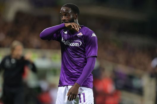 FLORENCE, ITALY - NOVEMBER 09: Jonathan Ikoné Nanitamo of ACF Fiorentina reacts during the Serie A match between ACF Fiorentina and Salernitana at Stadio Artemio Franchi on November 9, 2022 in Florence, Italy. (Photo by Gabriele Maltinti/Getty Images) VN – Ikonè non convocato per il Monaco: il motivo dell’assenza- immagine 2