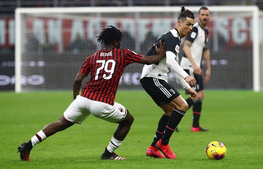 MILAN, ITALY - FEBRUARY 13: Cristiano Ronaldo (E) of Juventus competes for the ball with Franck Kessie (L) of AC Milan during the Coppa Italia Semi Final match between AC Milan and Juventus at Stadio Giuseppe Meazza on February 13, 2020 in Milan, Italy. (Photo by Marco Luzzani/Getty Images) MILAN, ITALY - FEBRUARY 13: Cristiano Ronaldo (E) of Juventus competes for the ball with Franck Kessie (L) of AC Milan during the Coppa Italia Semi Final match between AC Milan and Juventus at Stadio Giuseppe Meazza on February 13, 2020 in Milan, Italy. (Photo by Marco Luzzani/Getty Images)