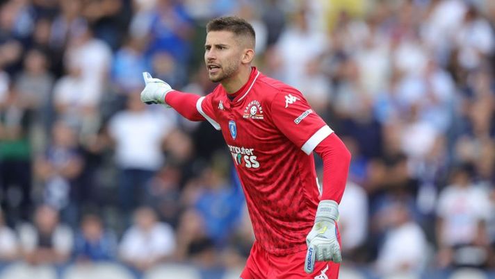 EMPOLI, ITALY - OCTOBER 15: Guglielmo Vicario goalkeeper of Empoli FC gestures during the Serie A match between Empoli FC and AC Monza at Stadio Carlo Castellani on October 15, 2022 in Empoli, Italy. (Photo by Gabriele Maltinti/Getty Images) Chi mettere e chi evitare in porta: la divisione in fasce per la 18a giornata al fantacalcio- immagine 1