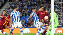 Real Sociedad-Roma, la moviola: gol annullato a Smalling per fallo di mano