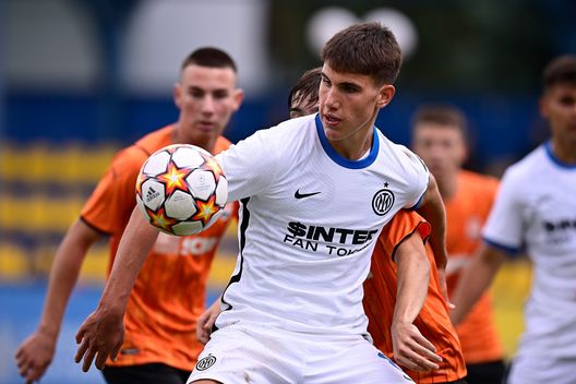 KHARKOV, UKRAINE - SEPTEMBER 28: Cesare Casadei of FC Internazionale in action during the UEFA Youth League match between Shakhtar Donetsk U19 and Inter U19 at Stadion NTK im. B. M. Bannikova on September 28, 2021 in Kharkov, Ukraine. (Photo by Mattia Ozbot - Inter/Inter via Getty Images) KHARKOV, UKRAINE - SEPTEMBER 28: Cesare Casadei of FC Internazionale in action during the UEFA Youth League match between Shakhtar Donetsk U19 and Inter U19 at Stadion NTK im. B. M. Bannikova on September 28, 2021 in Kharkov, Ukraine. (Photo by Mattia Ozbot - Inter/Inter via Getty Images)