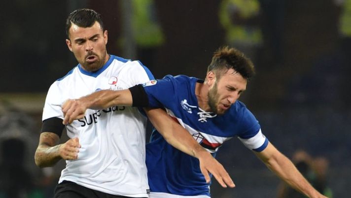 GENOA, ITALY - AUGUST 28: Vasco Regini of UC Sampdoria battles for the ball with Andrea Petagna of Atalanta BC during the Serie A match between UC Sampdoria and Atalanta BC at Stadio Luigi Ferraris on August 28, 2016 in Genoa, Italy. (Photo by Getty Images/Getty Images) Sampdoria, da Bereszynski a Regini: La Gazzetta svela le gerarchie della difesa - immagine 1