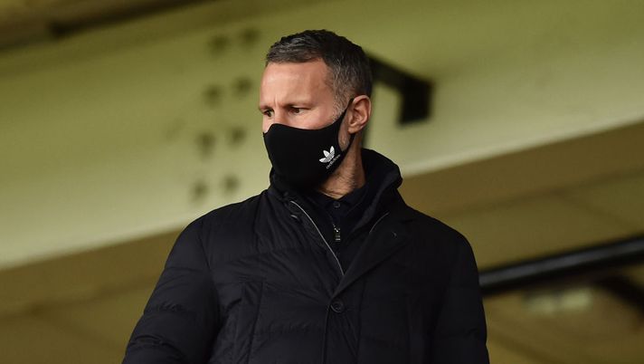 BURSLEM, ENGLAND - OCTOBER 17: Ryan Giggs co owner of Salford City and Wales manager look on in the stands during the Sky Bet League Two match between Port Vale and Salford City at Vale Park on October 17, 2020 in Burslem, England. Sporting stadiums around the UK remain under strict restrictions due to the Coronavirus Pandemic as Government social distancing laws prohibit fans inside venues resulting in games being played behind closed doors. (Photo by Nathan Stirk/Getty Images) Il ristorante di Ryan Giggs stroncato dalle recensioni negative su Tripadvisor - immagine 1