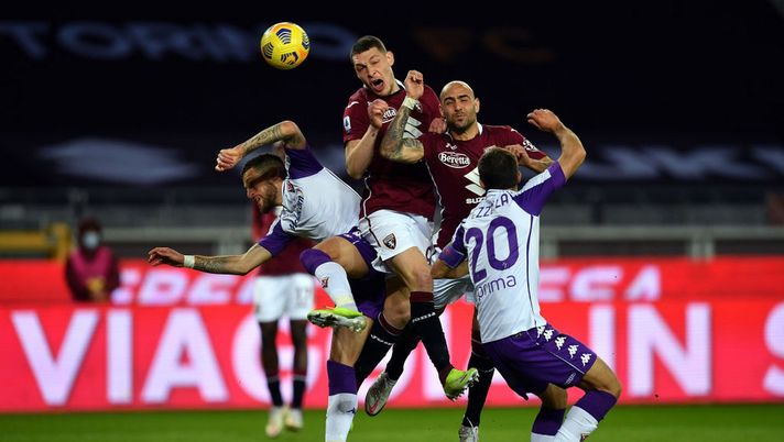 TURIN, ITALY - JANUARY 29: Andrea Belotti and Simone Zaza of Torino clash with Cristiano Biraghi and German Pezzella of Fiorentina during the Serie A match between Torino FC and ACF Fiorentina at Stadio Olimpico di Torino on January 29, 2021 in Turin, Italy. (Photo by Valerio Pennicino/Getty Images) TURIN, ITALY - JANUARY 29: Andrea Belotti and Simone Zaza of Torino clash with Cristiano Biraghi and German Pezzella of Fiorentina during the Serie A match between Torino FC and ACF Fiorentina at Stadio Olimpico di Torino on January 29, 2021 in Turin, Italy. (Photo by Valerio Pennicino/Getty Images)