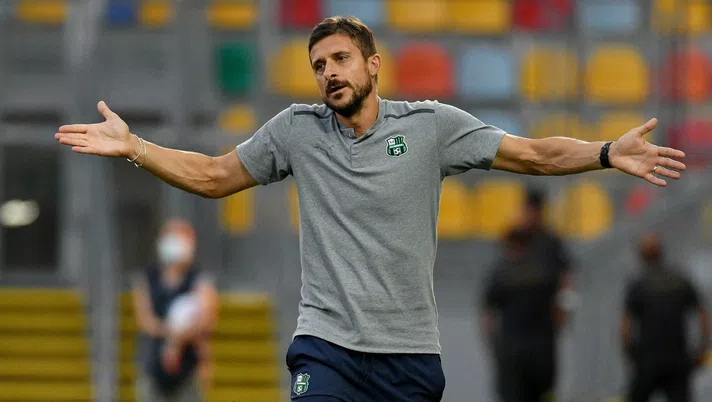 FROSINONE, ITALY - AUGUST 14: US Sassuolo head coach Alessio Dionisi recats during the Pre-Season Friendly match between SS Lazio v US Sassuolo at Stadio Benito Stirpe on August 14, 2021 in Frosinone, Italy. (Photo by Marco Rosi - SS Lazio/Getty Images)