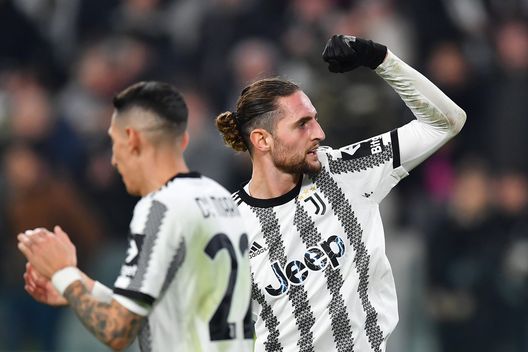 TURIN, ITALY - FEBRUARY 12: Adrien Rabiot of Juventus celebrates after scoring the team's first goal during the Serie A match between Juventus and ACF Fiorentina at on February 12, 2023 in Turin, Italy. (Photo by Valerio Pennicino/Getty Images) Stankovic non ci sta: “Situazione chiara, il braccio di Rabiot è netto!”- immagine 2