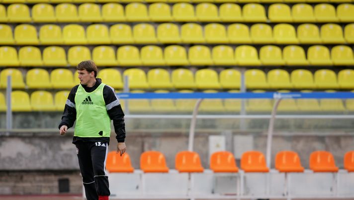 ST PETERSBURG, RUSSIA - APRIL 09: Dmitry Bulykin is seen during the Bayer Leverkusen training session at the Petrovskij stadium on April 9, 2008 at St. Petersburg, Russia. Zenit St. Petersburg will face Bayer Leverkusen at the UEFA Cup quarter final second leg match on April 10, 2008. (Photo by Vladimir Rys/Bongarts/Getty Images) ST PETERSBURG, RUSSIA - APRIL 09: Dmitry Bulykin is seen during the Bayer Leverkusen training session at the Petrovskij stadium on April 9, 2008 at St. Petersburg, Russia. Zenit St. Petersburg will face Bayer Leverkusen at the UEFA Cup quarter final second leg match on April 10, 2008. (Photo by Vladimir Rys/Bongarts/Getty Images)
