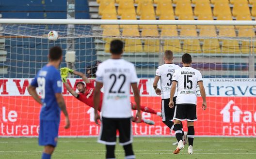 Juraj Kucka in gol su rigore contro i viola (Photo by Gabriele Maltinti/Getty Images) Juraj Kucka in gol su rigore contro i viola (Photo by Gabriele Maltinti/Getty Images)