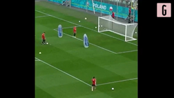 VIDEO Polonia, incredibile Lewandowski! Calcia e “prende” l’uomo col telefono