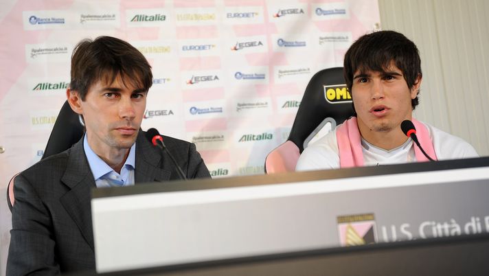 PALERMO, ITALY - AUGUST 11: Ezequiel Munoz (R) answers questions during his presentation as a new US Citta di Palermo player as Sport Manager Assistant Frederic Massara (L) looks on at Tenente Carmelo Onorato Sports Center on August 11, 2010 in Palermo, Italy. (Photo by Tullio M. Puglia/Getty Images) PALERMO, ITALY - AUGUST 11: Ezequiel Munoz (R) answers questions during his presentation as a new US Citta di Palermo player as Sport Manager Assistant Frederic Massara (L) looks on at Tenente Carmelo Onorato Sports Center on August 11, 2010 in Palermo, Italy. (Photo by Tullio M. Puglia/Getty Images)