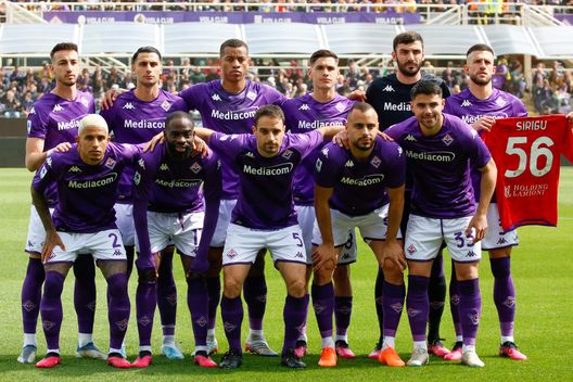 GERMOGLI PH: 8 APRILE 2023 FIRENZE STADIO ARTEMIO FRANCHI CAMPIONATO SERIE A FIORENTINA VS SPEZIA NELLA FOTO FORMAZIONE FOTO – Biraghi e il messaggio a Sirigu: il gesto della Fiorentina- immagine 2
