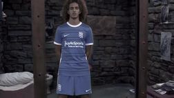 Il Birmingham City presenta Hannibal Mejbri in una cella! | VIDEO
