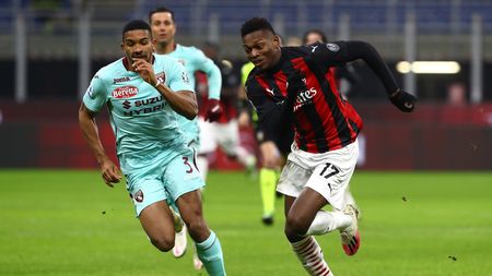 MILAN, ITALY - JANUARY 09: Rafael Leao (R) of AC Milan is challenged by Gleison Bremer (L) during the Serie A match between AC Milan and Torino FC at Stadio Giuseppe Meazza on January 9, 2021 in Milan, Italy. Sporting stadiums around Italy remain under strict restrictions due to the Coronavirus Pandemic as Government social distancing laws prohibit fans inside venues resulting in games being played behind closed doors. (Photo by Marco Luzzani/Getty Images)