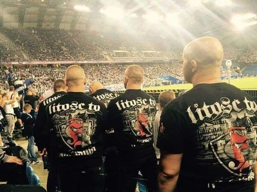 Lodz, derby interrotto per 5 minuti: troppo fumo sul campo di gioco- immagine 2