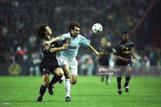 Casiraghi in azione con la maglia della Lazio Casiraghi in azione con la maglia della Lazio