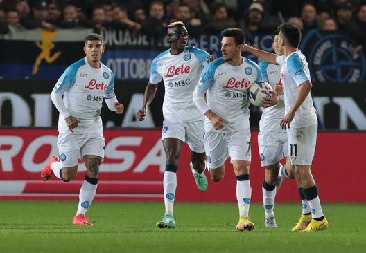BERGAMO, ITALY - NOVEMBER 05: Victor Osimhen of SSC Napoli celebrates his goal with his team-mates during the Serie A match between Atalanta BC and SSC Napoli at Gewiss Stadium on November 05, 2022 in Bergamo, Italy. (Photo by Emilio Andreoli/Getty Images) atalanta napoli