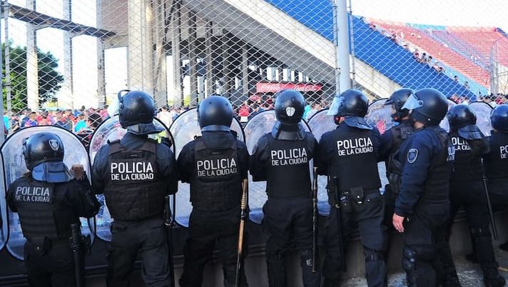Derby vinto con il Boca, il San Lorenzo protesta: “Un poliziotto ha iniziato a sparare proiettili di gomma” PROTESTA SAN LORENZO CONTRO I POLIZIOTTI