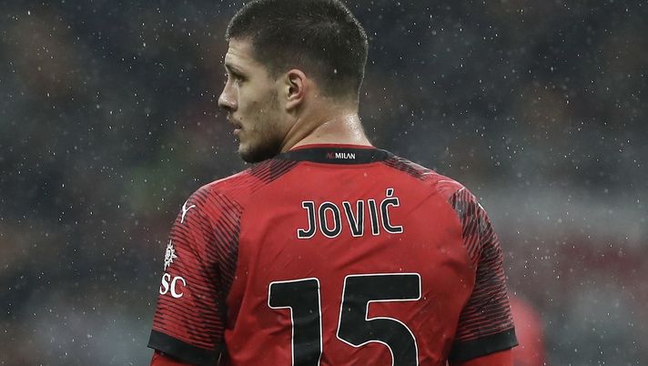 Luka Jovic (attaccante AC Milan), qui durante Milan-Udinese 0-1 (Serie A 2023-2024) | News (Getty Images) Luka Jovic AC Milan Milan-Udinese 0-1 Serie A 2023-2024