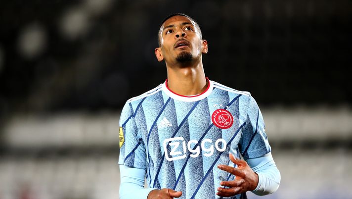 ALKMAAR, NETHERLANDS - JANUARY 20: Sebastien Haller of Ajax reacts to a missed chance on goal during the KNVB Beker or Dutch Cup match between AZ Alkmaar and AFC Ajax Amsterdam at AFAS-Stadium on January 20, 2021 in Alkmaar, Netherlands. (Photo by Dean Mouhtaropoulos/Getty Images) ALKMAAR, NETHERLANDS - JANUARY 20: Sebastien Haller of Ajax reacts to a missed chance on goal during the KNVB Beker or Dutch Cup match between AZ Alkmaar and AFC Ajax Amsterdam at AFAS-Stadium on January 20, 2021 in Alkmaar, Netherlands. (Photo by Dean Mouhtaropoulos/Getty Images)