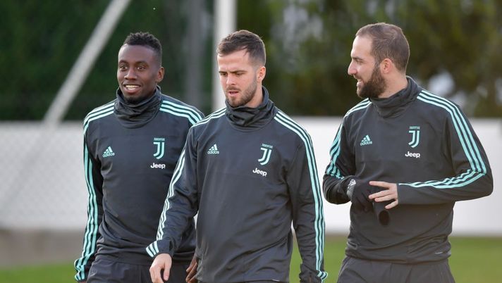 Matuidi, Pjanic e Higuain: calciatori della Juventus (credits Getty Images) 