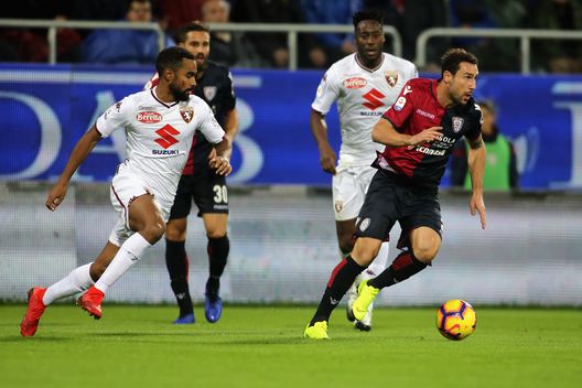 CAGLIARI, ITALY - NOVEMBER 26: Artur Ionita of Cagliari in action during the Serie A match between Cagliari and Torino FC at Sardegna Arena on November 26, 2018 in Cagliari, Italy. (Photo by Enrico Locci/Getty Images) CAGLIARI, ITALY - NOVEMBER 26: Artur Ionita of Cagliari in action during the Serie A match between Cagliari and Torino FC at Sardegna Arena on November 26, 2018 in Cagliari, Italy. (Photo by Enrico Locci/Getty Images)