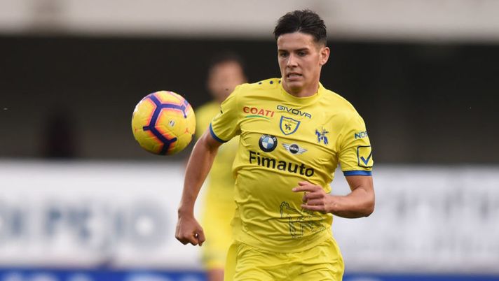 VERONA, ITALY - NOVEMBER 04: Maurisz Stepinski of Chievo Verona in action during the Serie A match between Chievo Verona and US Sassuolo at Stadio Marc'Antonio Bentegodi on November 4, 2018 in Verona, Italy. (Photo by Tullio M. Puglia/Getty Images) Chievo, ancora fuori Cacciatore: le scelte di formazione, da Depaoli a Stepinski - immagine 1