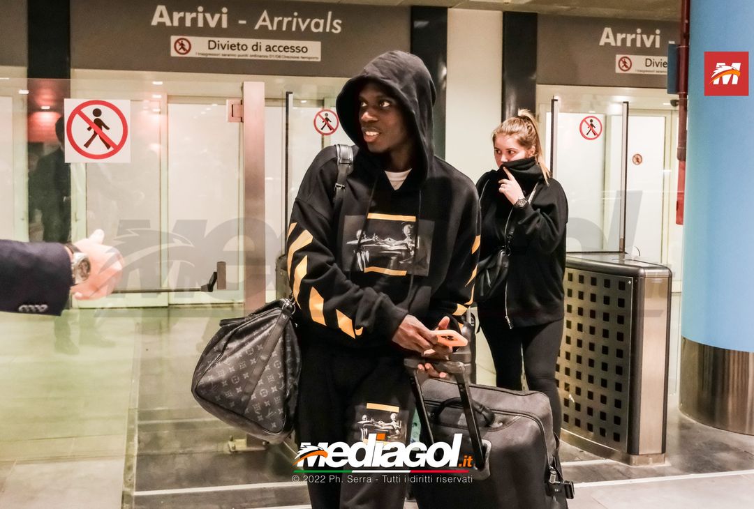 FOTO PALERMO, Gomes arriva all’aeroporto ‘Falcone e Borsellino’ di Palermo (Gallery) - immagine 2