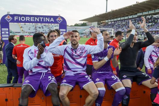 GERMOGLI PH: 27 MAGGIO 2023 FIRENZE STADIO ARTEMIO FRANCHI CAMPIONATO SERIE A FIORENTINA VS ROMA NELLA FOTO FESTEGGIAMENTI FIORENTINA Due giorni di riposo concessi alla squadra: domani la Fiorentina riparte- immagine 2