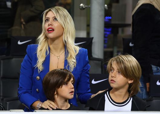 MILAN, ITALY - OCTOBER 21: Wanda Nara attends the Serie A match between FC Internazionale and AC Milan at Stadio Giuseppe Meazza on October 21, 2018 in Milan, Italy. (Photo by Marco Luzzani - Inter/FC Internazionale via Getty Images) MILAN, ITALY - OCTOBER 21: Wanda Nara attends the Serie A match between FC Internazionale and AC Milan at Stadio Giuseppe Meazza on October 21, 2018 in Milan, Italy. (Photo by Marco Luzzani - Inter/FC Internazionale via Getty Images)
