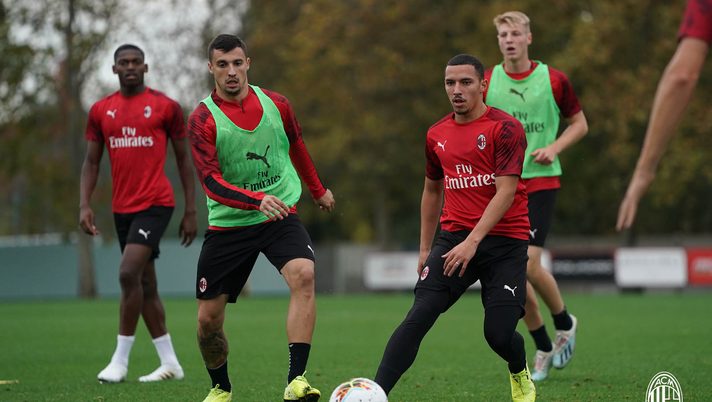 I rossoneri a Milanello, @acmilan 