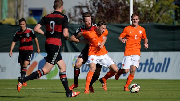 SIDE, TURKEY - NOVEMBER 12: (L-R) Jannes Vollert of Germany and Teun Koopmeiners of Netherlands battle for the ball during the U18 four nations friendly tournament match between Netherlands and Germany at Emirhan Sport Complex on November 12, 2015 in Side, Turkey. (Photo by Sascha Steinbach/Bongarts/Getty Images) SIDE, TURKEY - NOVEMBER 12: (L-R) Jannes Vollert of Germany and Teun Koopmeiners of Netherlands battle for the ball during the U18 four nations friendly tournament match between Netherlands and Germany at Emirhan Sport Complex on November 12, 2015 in Side, Turkey. (Photo by Sascha Steinbach/Bongarts/Getty Images)