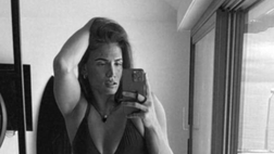 Carolina Marcialis, fisico strepitoso in costume. Scatto bollente per lady Cassano