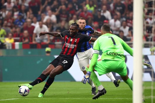 (Photo by Marco Luzzani/Getty Images) Derby di Milano, la maledizione del sabato sera: Inter sempre sconfitta alle 18- immagine 2