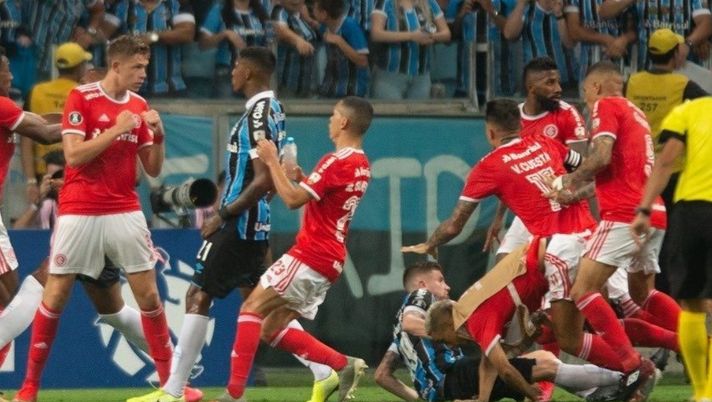 Rissa ed espulsi in Brasile... 