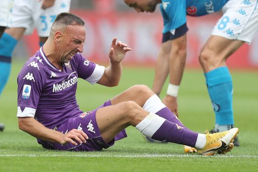FLORENCE, ITALY - MAY 16: Franck Ribery of ACF Fiorentina reacts during the Serie A match between ACF Fiorentina and SSC Napoli at Stadio Artemio Franchi on May 16, 2021 in Florence, Italy. (Photo by Gabriele Maltinti/Getty Images) FLORENCE, ITALY - MAY 16: Franck Ribery of ACF Fiorentina reacts during the Serie A match between ACF Fiorentina and SSC Napoli at Stadio Artemio Franchi on May 16, 2021 in Florence, Italy. (Photo by Gabriele Maltinti/Getty Images)