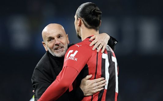 L'abbraccio tra Stefano Pioli e Zlatan Ibrahimovic al termine di Napoli-Milan 0-1 (Serie A 2021-2022) | AC Milan News (Getty Images) Pioli Ibrahimovic AC Milan Napoli-Milan 0-1 Serie A 2021-2022