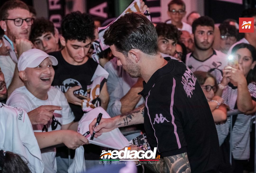 FOTO RITIRO PALERMO, Brunori e l’incontro con i tifosi al Barbera (Gallery) - immagine 73
