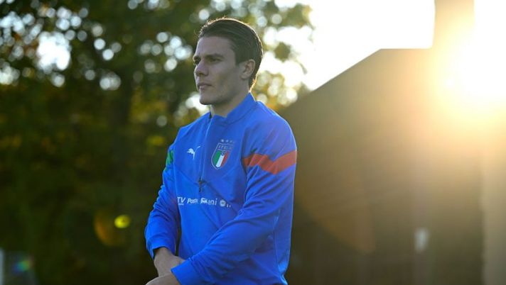 FLORENCE, ITALY - NOVEMBER 14: Nicolò Fagioli of Italy looks on during the training session at Centro Tecnico Federale di Coverciano on November 14, 2022 in Florence, Italy. (Photo by Mattia Ozbot/Getty Images) Juve, buone notizie dall’Under 21 per Nicolò Fagioli: è pienamente recuperato - immagine 1