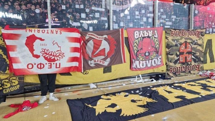 Derby AEK-Olympiacos, importanti striscioni rubati dagli ultras di casa Derby AEK-Olympiacos, importanti striscioni rubati dagli ultras di casa - immagine 1