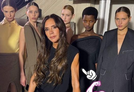 La foto dal profilo di Beckham  Victoria Beckham, successo a Parigi. Il marito: “Anno difficile, orgoglioso di te”- immagine 2