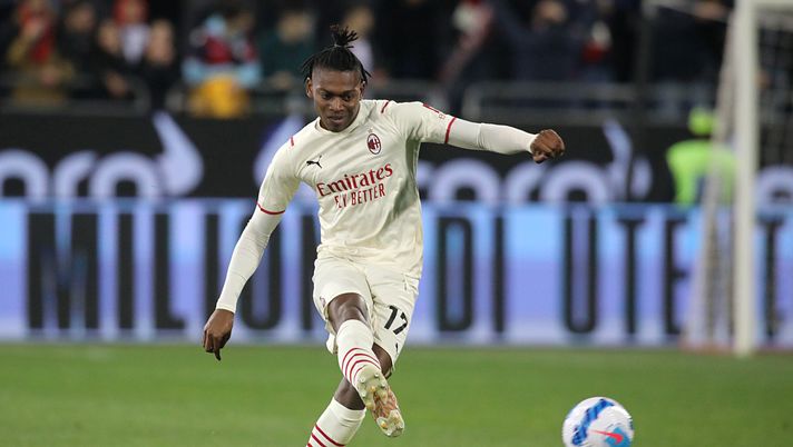CAGLIARI, ITALY - MARCH 19: Rafael Leao of Milan in action the Serie A match between Cagliari Calcio and AC Milan at Sardegna Arena on March 19, 2022 in Cagliari, Italy. (Photo by Enrico Locci/Getty Images)