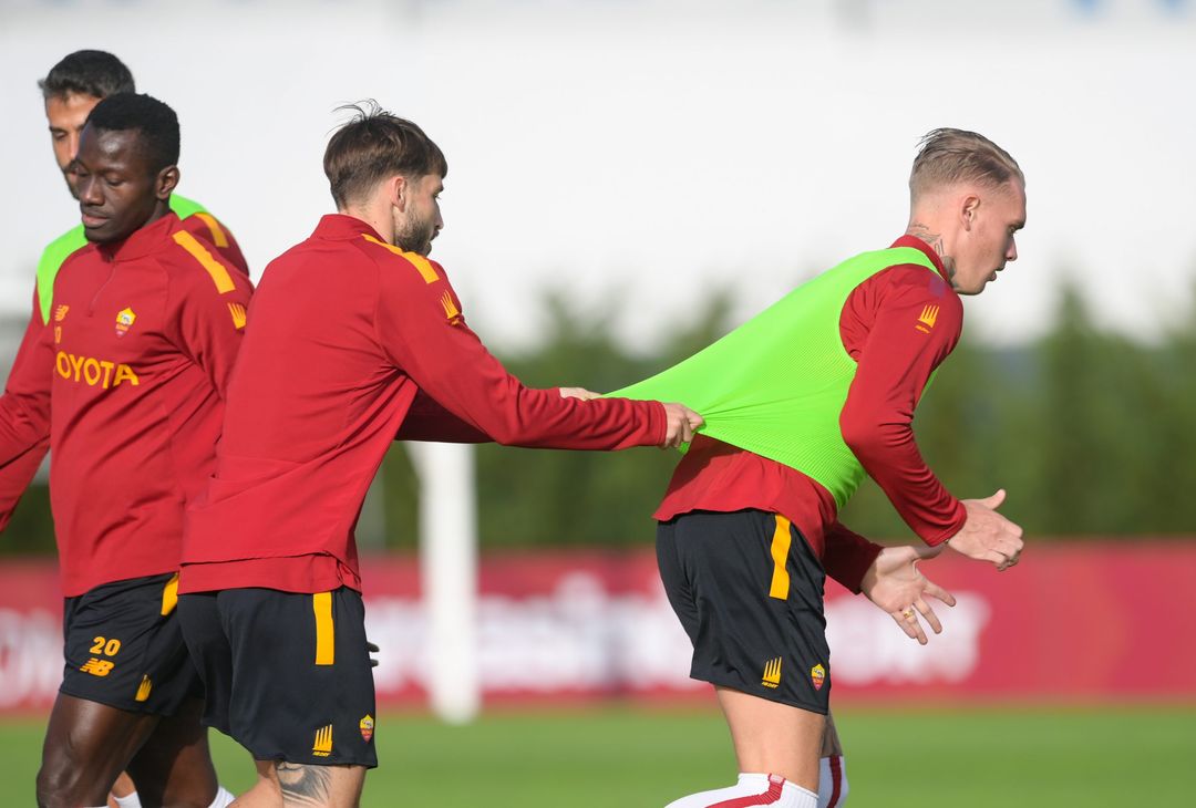 Roma, c’è Wijnaldum in gruppo. E torna anche Rui Patricio – FOTO GALLERY - immagine 86