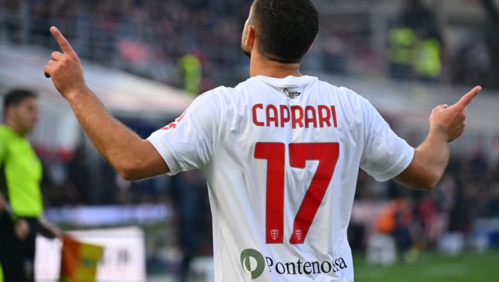 CREMONA, ITALY - JANUARY 14: Gianluca Caprari of AC Monza celebrates after scoring the 3-0 goal during the Serie A match between US Cremonese and AC Monza at Stadio Giovanni Zini on January 14, 2023 in Cremona, Italy. (Photo by Marco M. Mantovani/Getty Images) Monza, Caprari: “La Roma è una grande squadra, ma ha dei punti deboli” - immagine 1