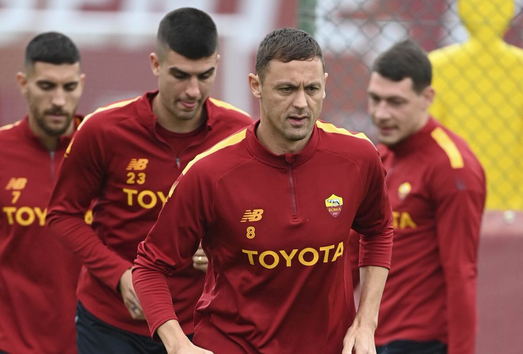 Roma, allenamento in vista del Bayer: ci sono Dybala e Wijnaldum – FOTO GALLERY - immagine 17