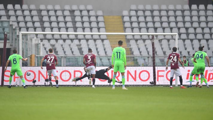 TURIN, ITALY - NOVEMBER 01:  Sergej Milinkovic-Savic of SS Lazio scores a goal during the Serie A match between Torino FC and SS Lazio at Stadio Olimpico di Torino on November 1, 2020 in Turin, Italy.  (Photo by Valerio Pennicino/Getty Images) 