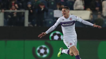 BERGAMO, ITALY - FEBRUARY 10: Nikola Milenkovic of ACF Fiorentina celebrates his goal with his team-mate Alvaro Odriozola during the Coppa Italia match between Atalanta BC and ACF Fiorentina at Gewiss Stadium on February 10, 2022 in Bergamo, Italy. (Photo by Emilio Andreoli/Getty Images)