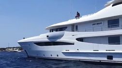 VIDEO – Boateng, che tuffo dall’enorme yacht